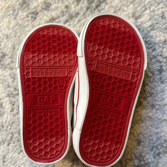 Baby Gap Disney Mickey Mouse Sneakers, NWOT, Size 6 - Picture 3 of 3